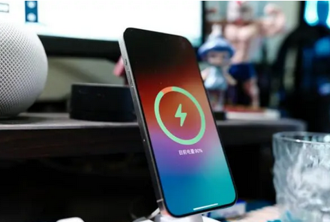 察隅苹果15换屏服务分享用什么充电器给iPhone15充电更好 